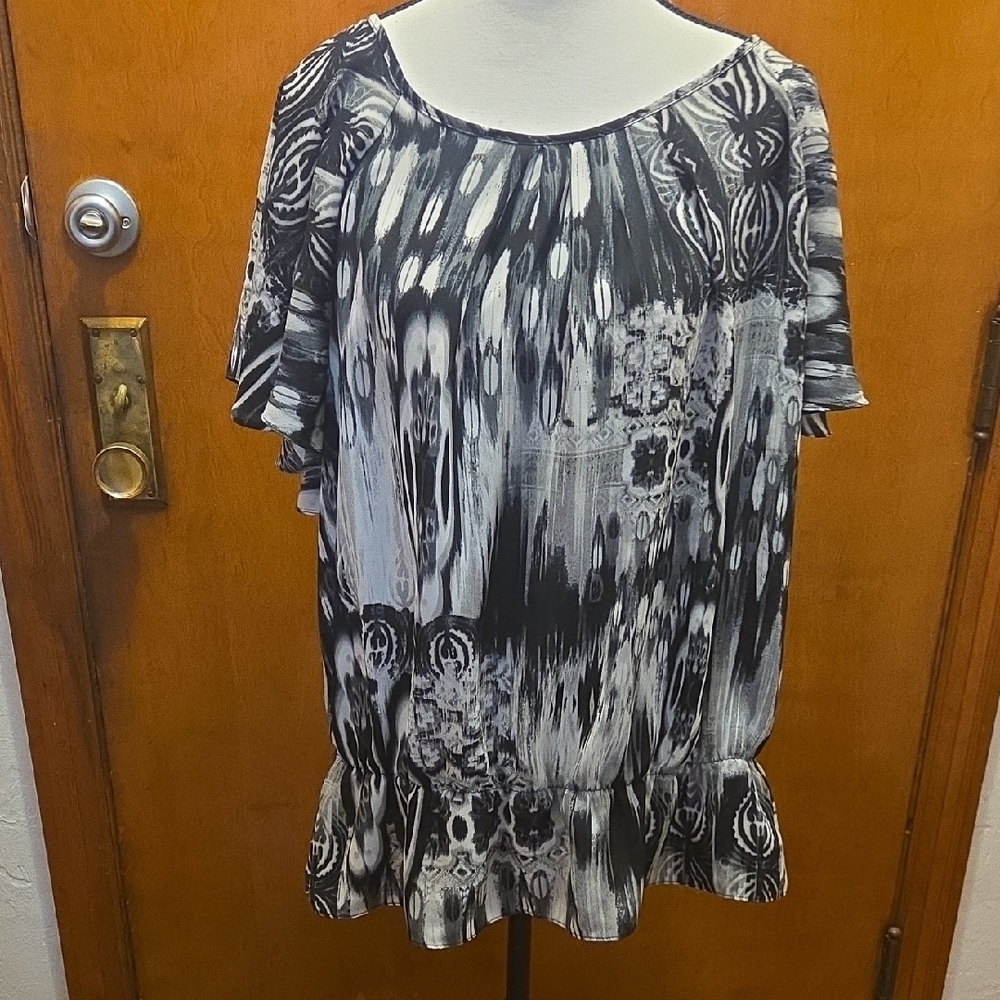 Sami & Jo Black and White Patterned Blouse